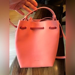 Mansur Gabriel bucket bag in flamingo